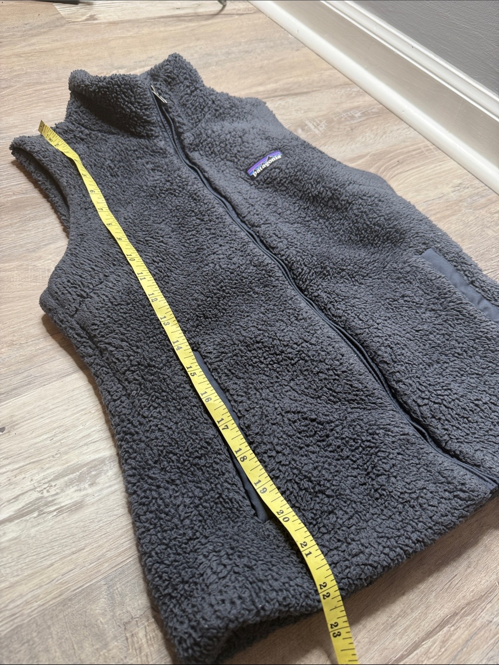 Women’s Patagonia Charcoal Sherpa Fleece Vest - Full Zip Size Small - Picture 3 of 8